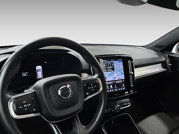 Volvo XC40 8 of 12