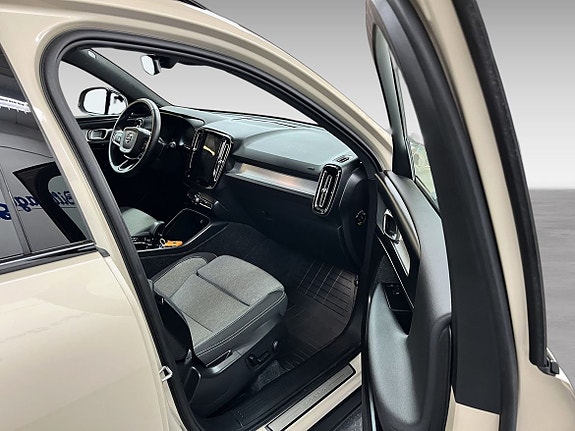 Volvo XC40 11 of 12