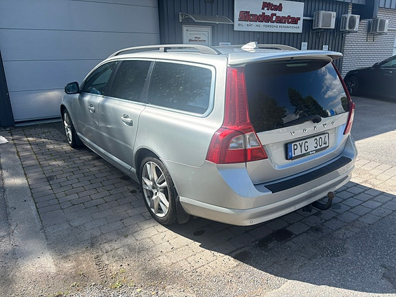 Volvo V70 3 of 6