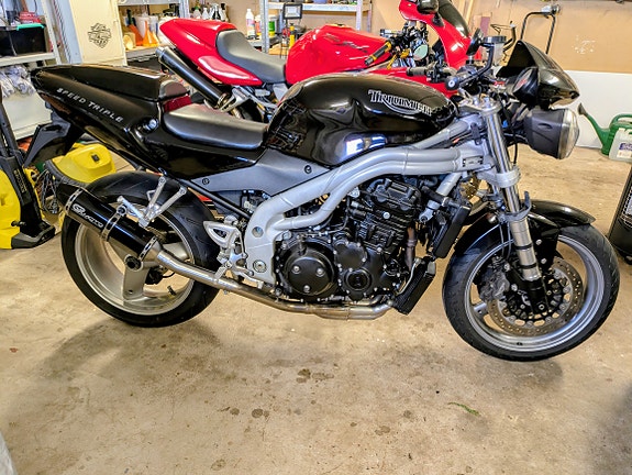 Triumph Speed Triple 955i 4 of 4