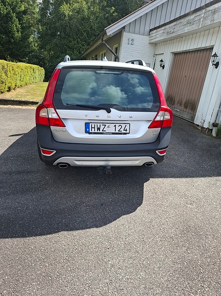 Volvo XC70 2 of 5