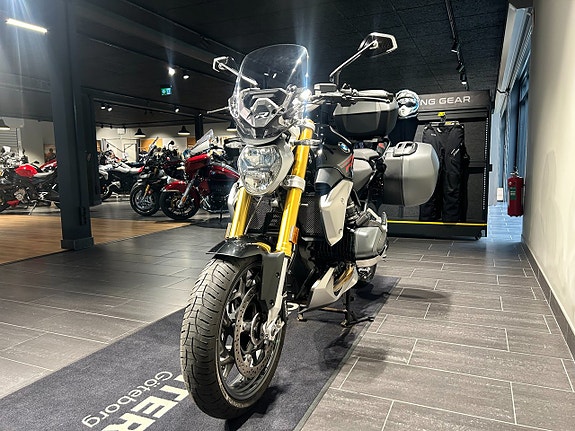 BMW R1250R Opt719/Akra/Kolfiber/Väskor/Hugger 2 of 20