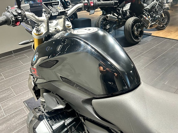 BMW R1250R Opt719/Akra/Kolfiber/Väskor/Hugger 10 of 20