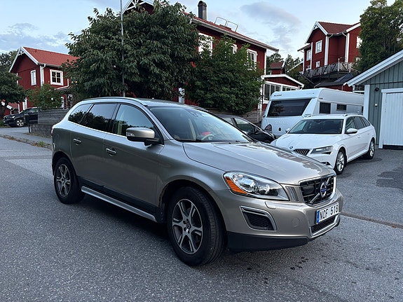 Volvo XC60 3 of 16