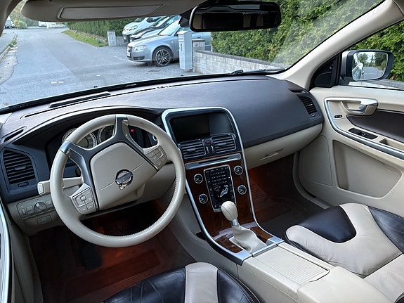 Volvo XC60 8 of 16