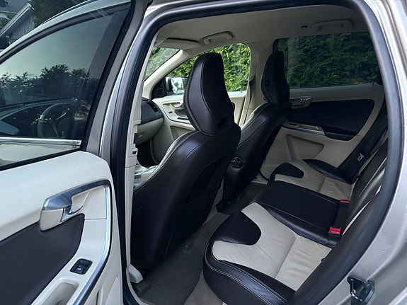 Volvo XC60 9 of 16