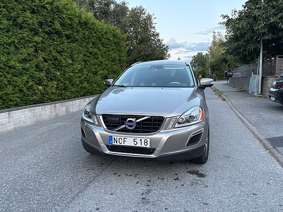 Volvo XC60 2 of 16