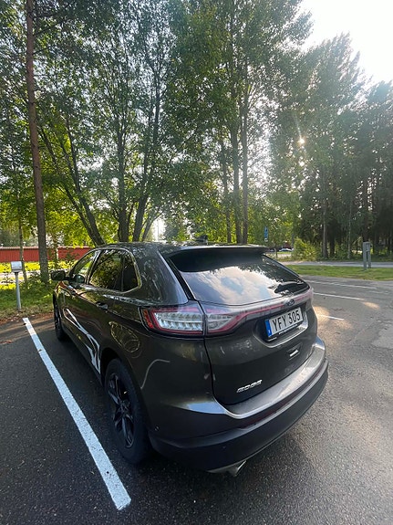 Ford Edge 4 of 7