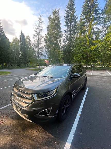 Ford Edge 2 of 7