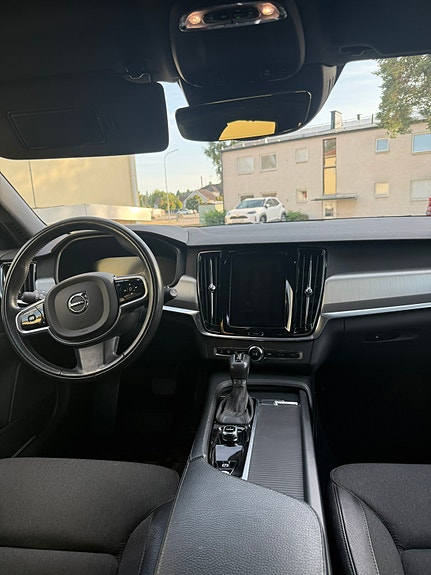 Volvo V90 8 of 10