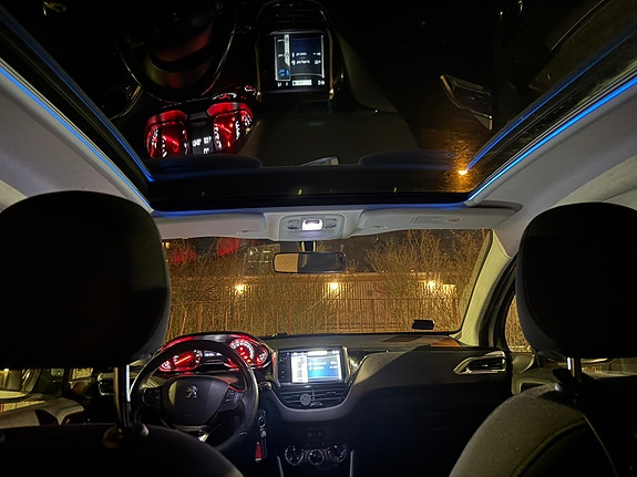 Peugeot 208 5 of 9