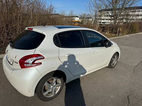 Peugeot 208 8 of 9