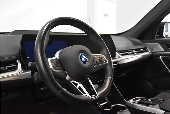 BMW iX1 9 of 24
