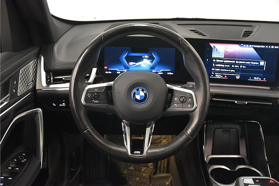 BMW iX1 2 of 24