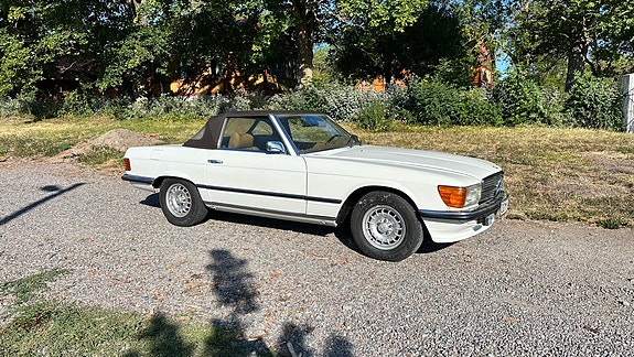 Mercedes-Benz 350 SL 2 of 2