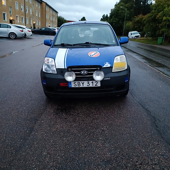Kia Picanto 2 of 3