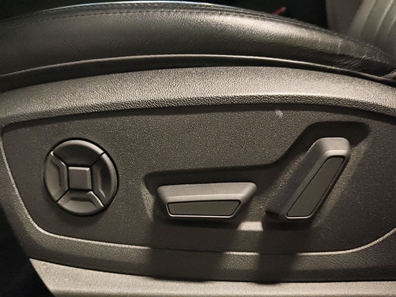 Audi e-tron 24 of 26