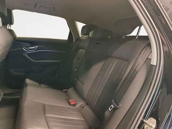 Audi e-tron 16 of 26