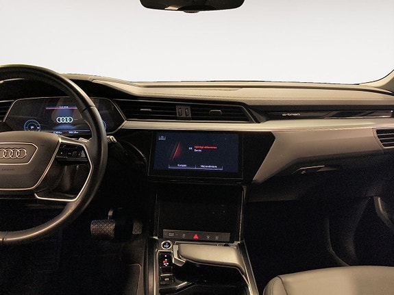 Audi e-tron 12 of 26