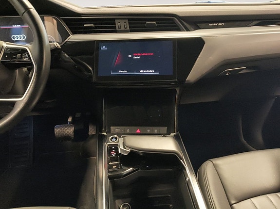 Audi e-tron 13 of 26