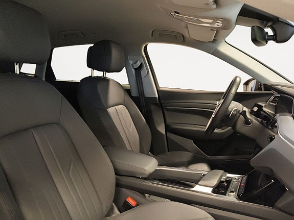 Audi e-tron 17 of 26