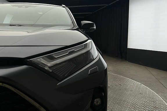 Toyota RAV4 Plug-in Hybrid 11 of 27