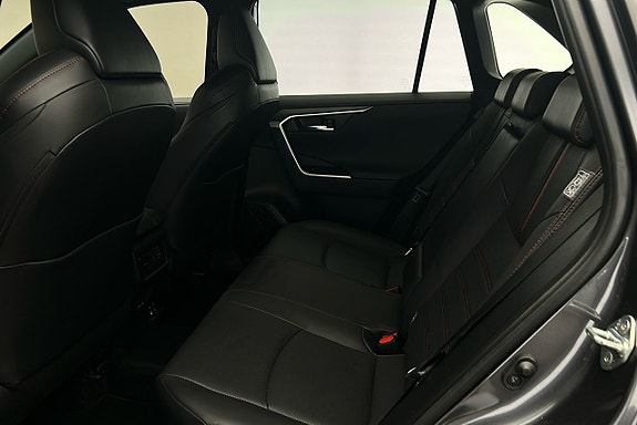 Toyota RAV4 Plug-in Hybrid 13 of 27