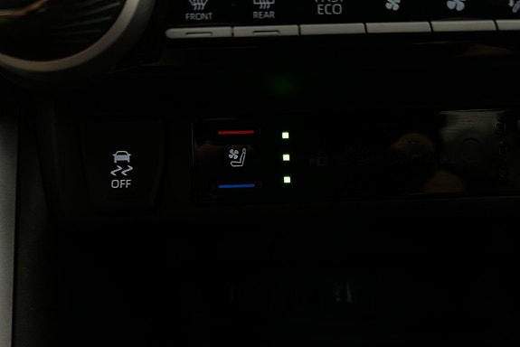 Toyota RAV4 Plug-in Hybrid 20 of 27