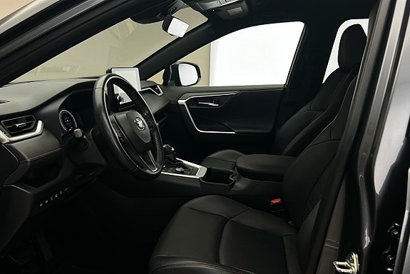 Toyota RAV4 Plug-in Hybrid 10 of 27