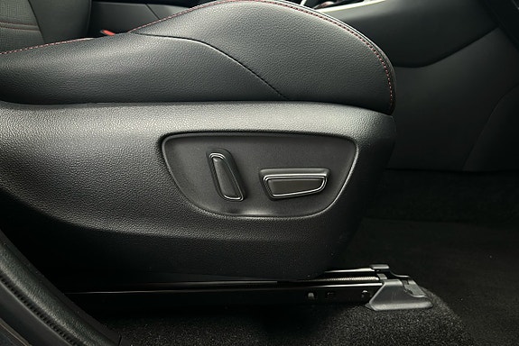 Toyota RAV4 Plug-in Hybrid 17 of 27