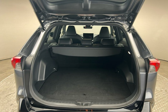 Toyota RAV4 Plug-in Hybrid 14 of 27