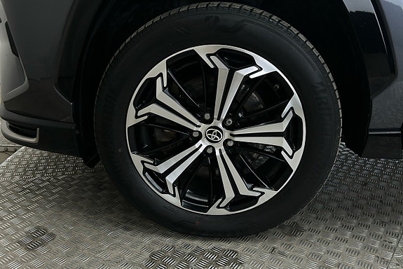 Toyota RAV4 Plug-in Hybrid 12 of 27