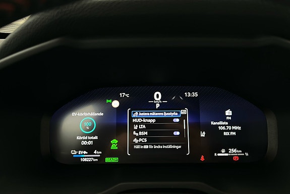 Toyota RAV4 Plug-in Hybrid 22 of 27