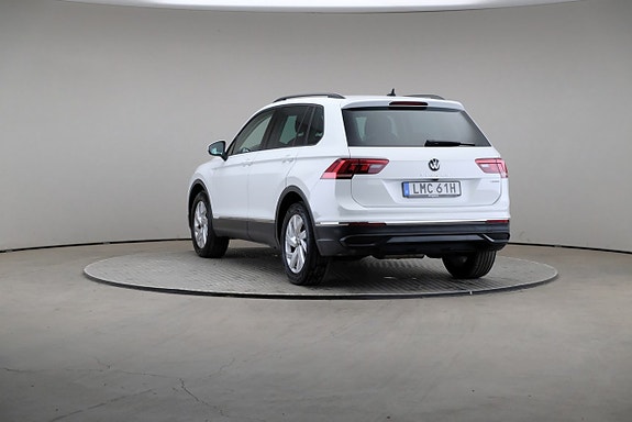 Volkswagen Tiguan 2 of 24