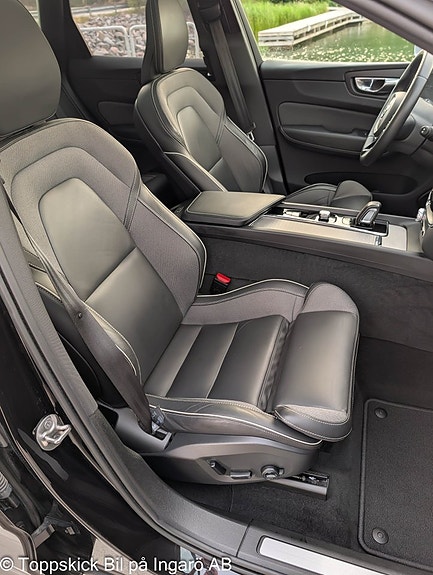 Volvo XC60 10 of 25