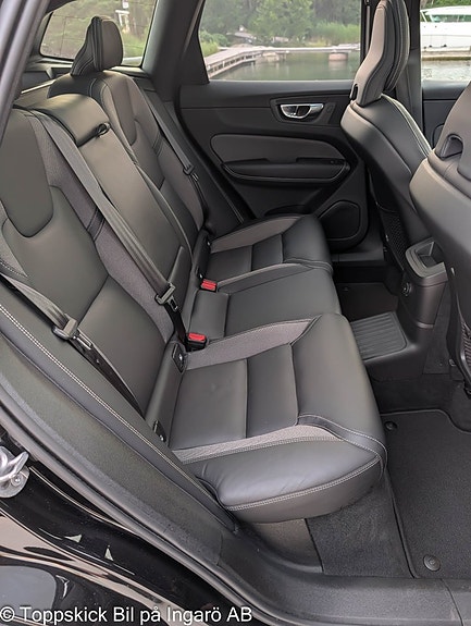 Volvo XC60 11 of 25