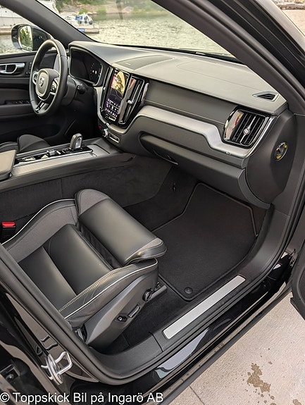 Volvo XC60 9 of 25