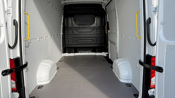 Volkswagen Crafter 12 of 12