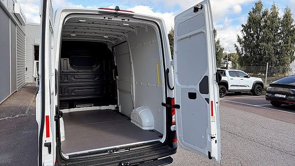 Volkswagen Crafter 11 of 12