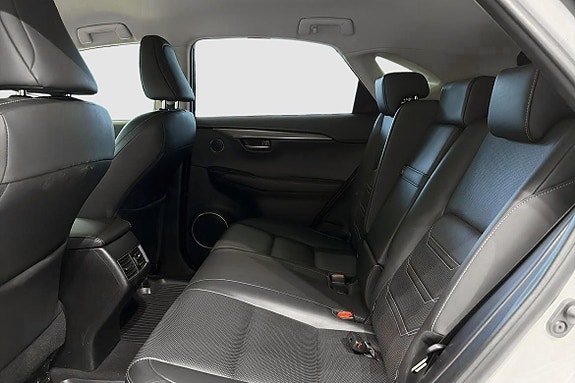 Lexus NX300h 10 of 11