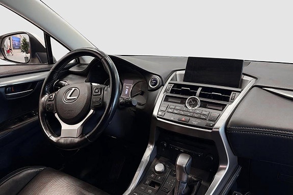 Lexus NX300h 8 of 11