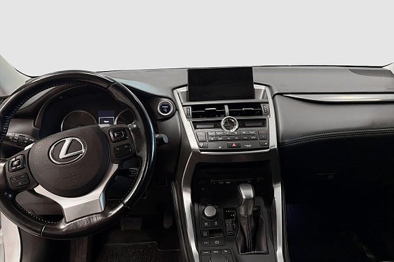 Lexus NX300h 11 of 11