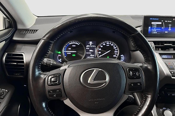 Lexus NX300h 2 of 11