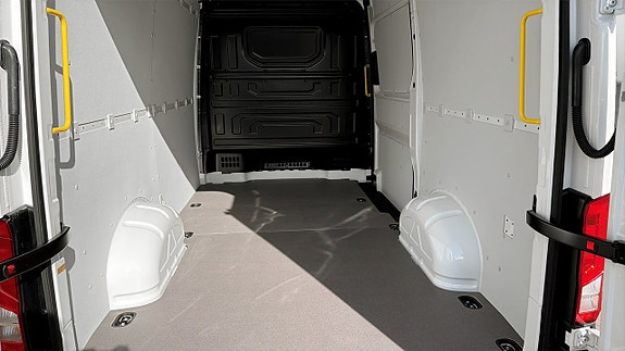 Volkswagen Crafter 12 of 12