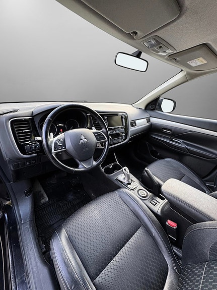 Mitsubishi Outlander 12 of 27