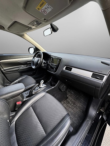 Mitsubishi Outlander 18 of 27