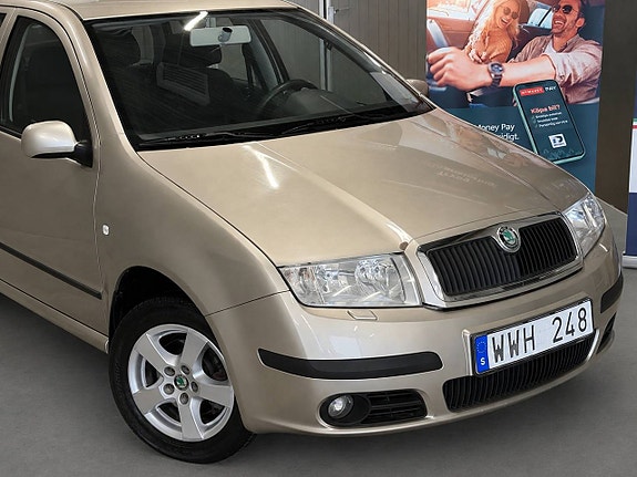 Skoda Fabia 2 of 13