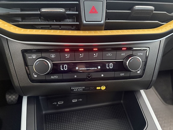 Seat Arona 16 of 18