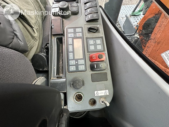 Doosan 165w hjulgrävare med vagn och skopa 24 of 27