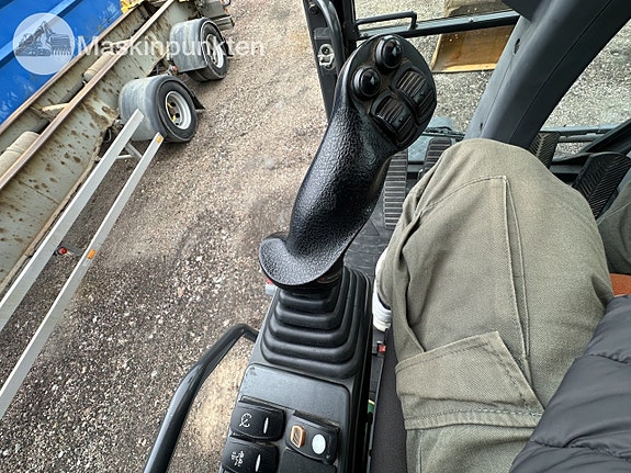 Doosan 165w hjulgrävare med vagn och skopa 22 of 27